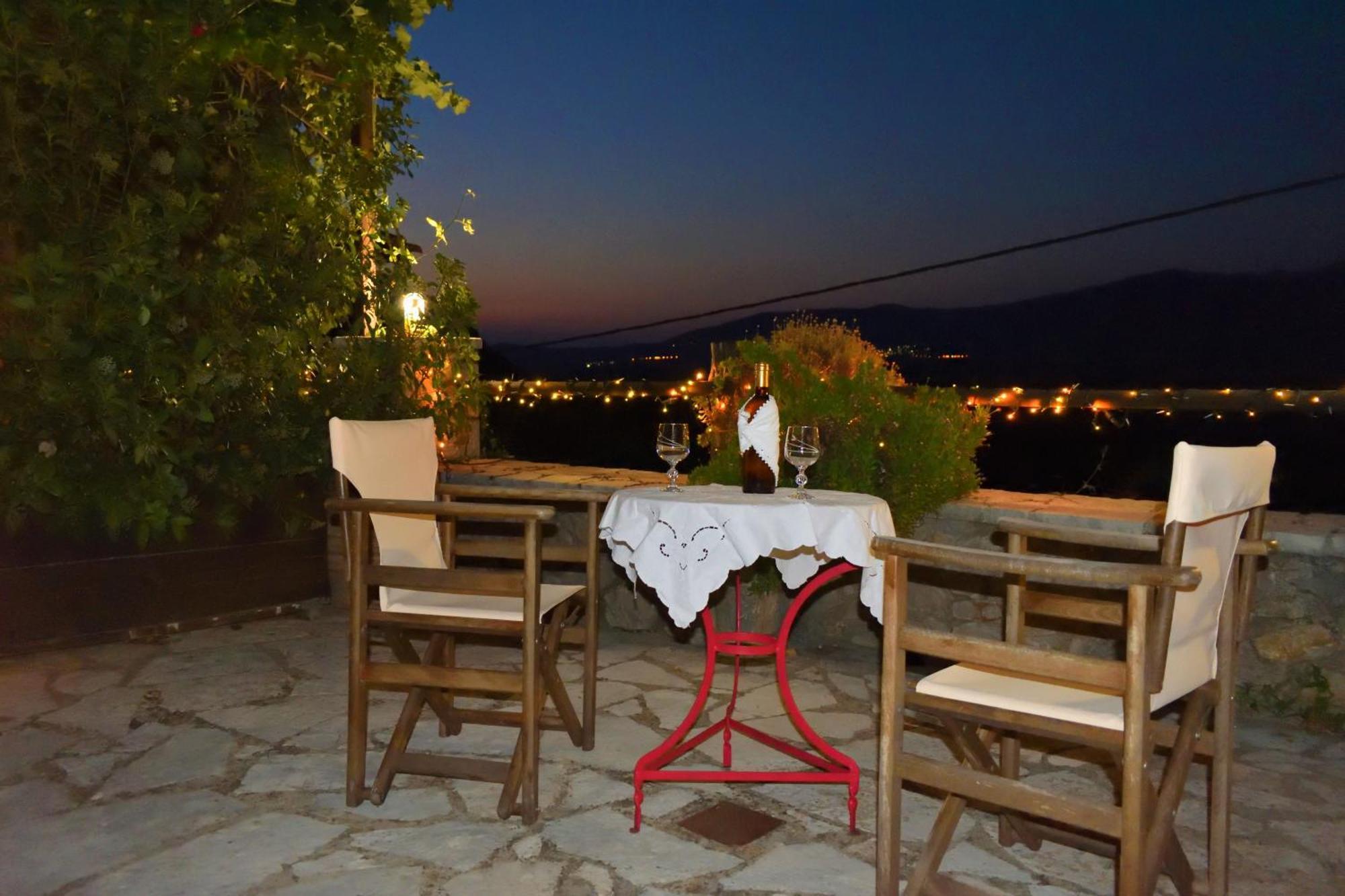 μικρή πέτρινη μεζονέτα 2 *